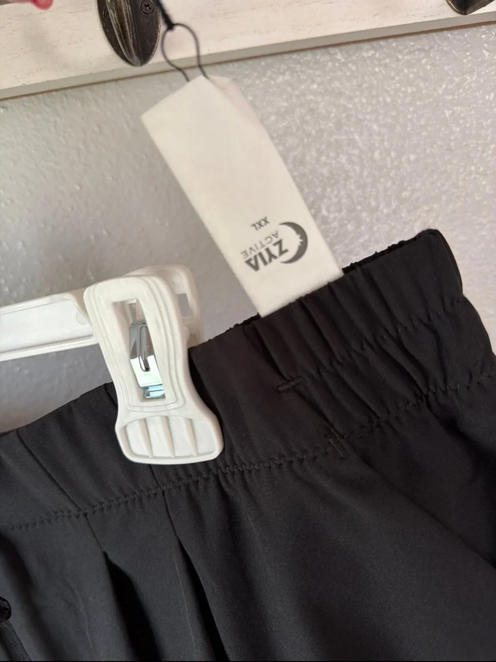 Zyia Shorts - Picture 3 of 4